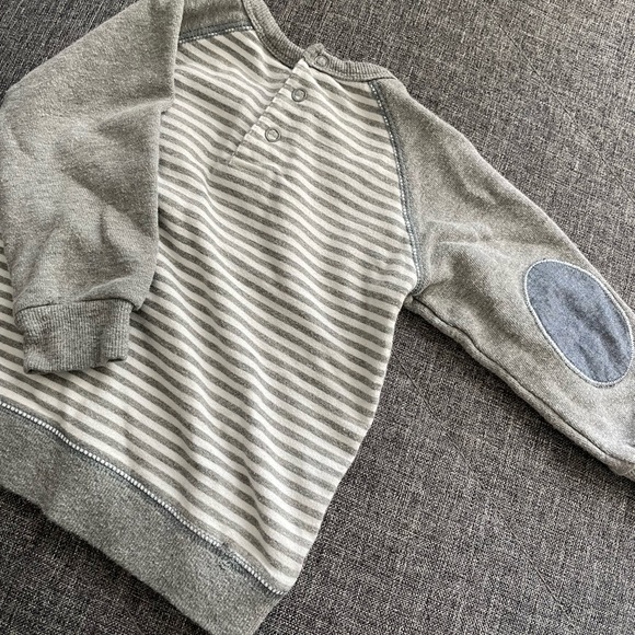 4/$25 Calvin Klein Sweaters size 12m - Picture 4 of 4